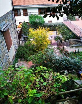 One bedroom appartement with enclosed garden and wifi at Tosi Tosi